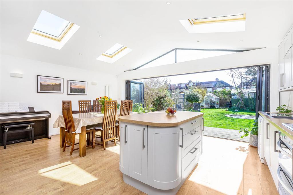 Lambert Avenue, Richmond, TW9 3 bed semidetached house £875,000