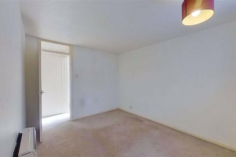 18 Denmead, Two Mile Ash, Milton Keynes, MK8 8HY