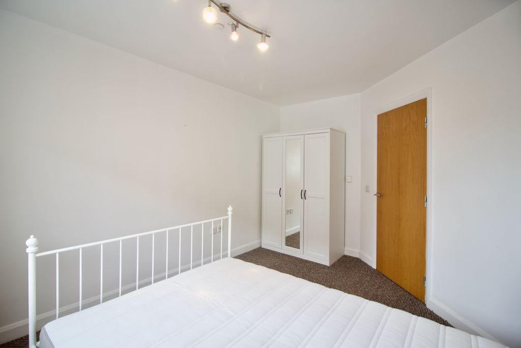 Bedroom 2 (angle 2)