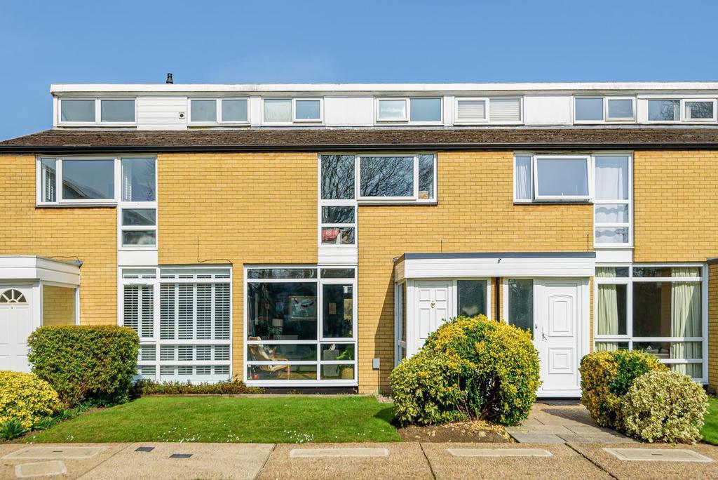 Weymede, Byfleet, KT14 3 bed terraced house £449,950