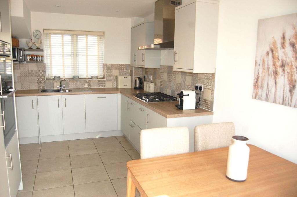 Kitchen / dining room