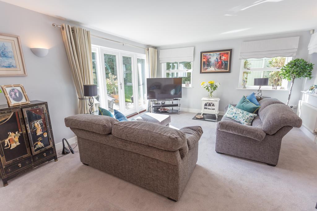 UNRIVALLED SPACE. RUFFORD GATE, BERKSHIRE, RG12 2AD 4 bed townhouse £