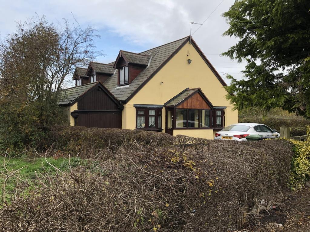 Waddicar Lane, Melling L31 3 bed detached house £1,500 pcm (£346 pw)