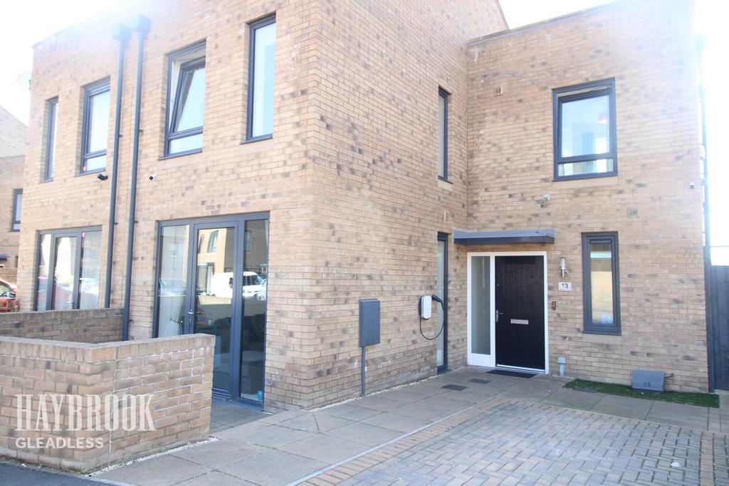 Castle Croft Drive, Sheffield 3 bed semidetached house £265,000