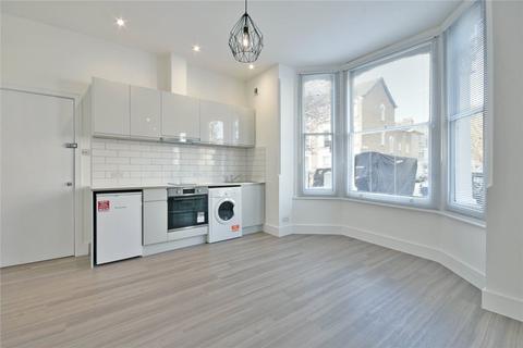 Studio to rent, Buckley Road, Brondesbury, NW6