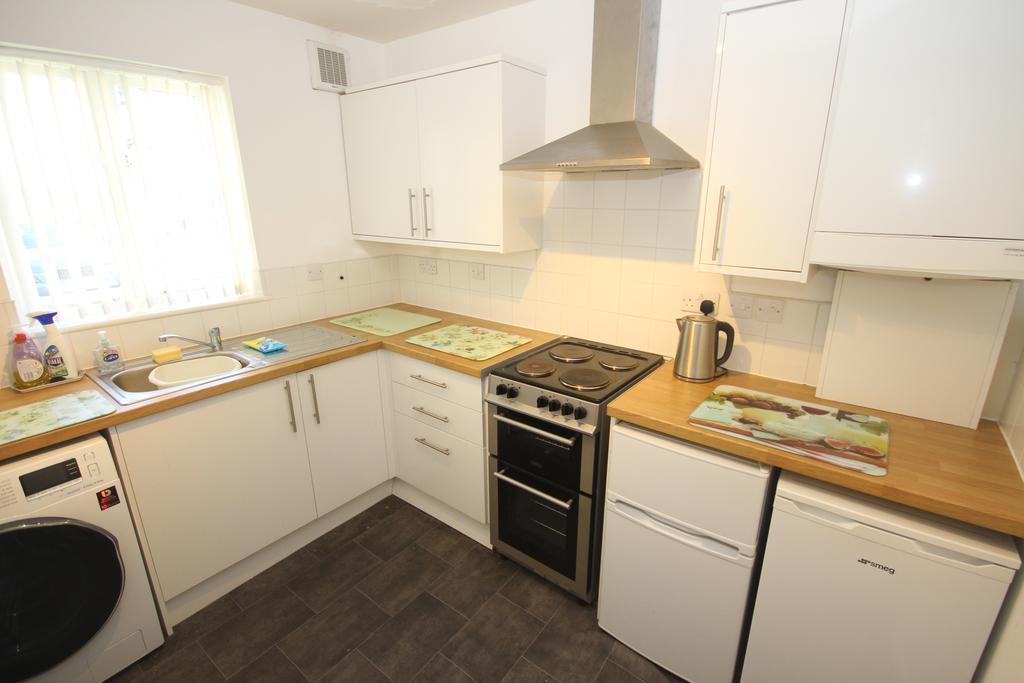 Carnoustie Court, West Monkseaton, Whitley Bay, NE25 9EZ 2 bed flat £