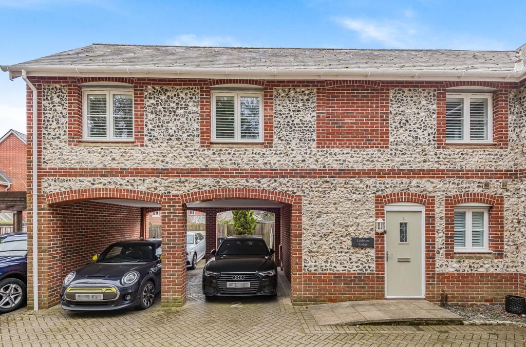 Winton Close, Winchester, Hampshire, SO22 3 bed semidetached house £