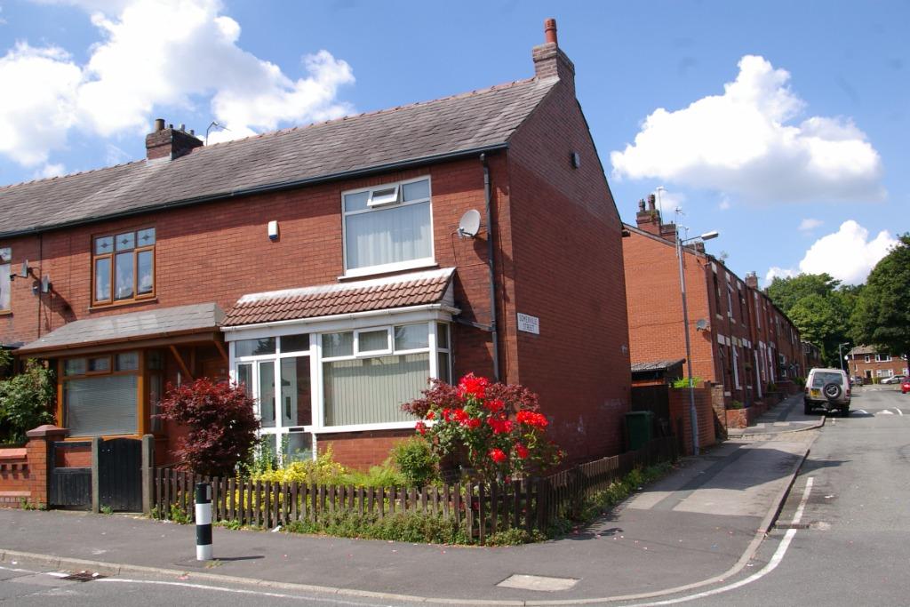 Adrian Road, Halliwell, Bolton, BL1 2 bed semidetached house £140,000