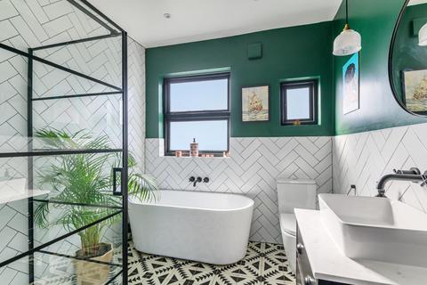 39 Torrington Gardens, London, N11 2AB