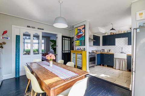 39 Torrington Gardens, London, N11 2AB