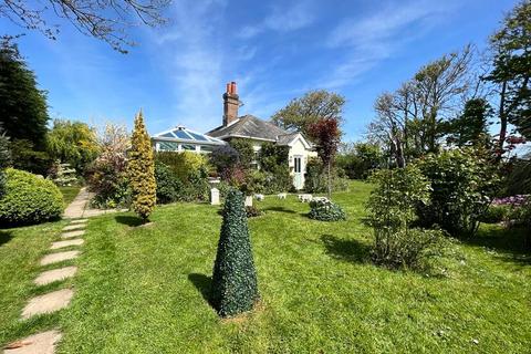 3 bedroom bungalow for sale, Cliff Road, Milford on Sea, Lymington, SO41
