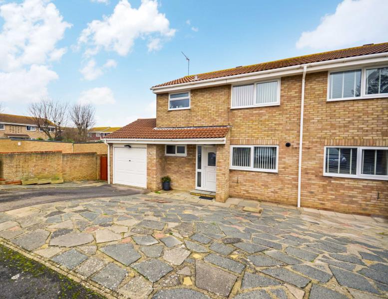 Wye Gardens, Cliftonville, Palm Bay 3 bed semidetached house £350,000