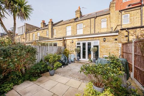 20 Deans Road, London, W7 3QB