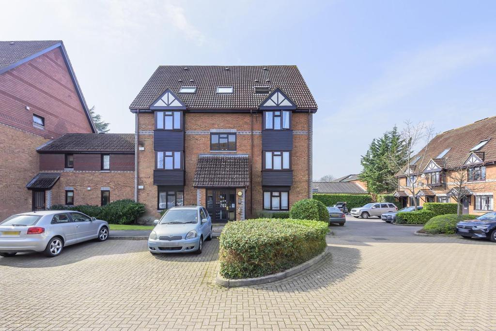 Tintagel Way, Woking, GU22 1 bed apartment £235,000