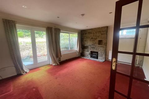 10a The Drive, Coulsdon, CR5 2BL
