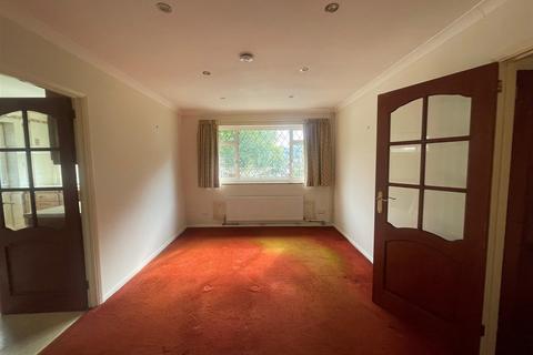 10a The Drive, Coulsdon, CR5 2BL