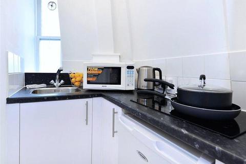 Studio to rent, Hill Street, Mayfair, W1J