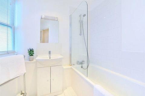 Studio to rent, Hill Street, Mayfair, W1J