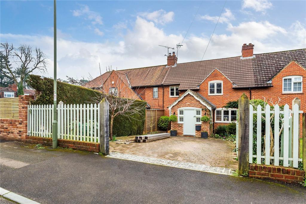Granville Road, Limpsfield, Oxted, Surrey, RH8 4 bed terraced house £