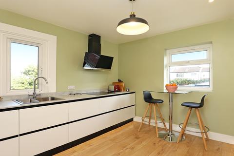 38a Beech Gardens, London, W5 4AH