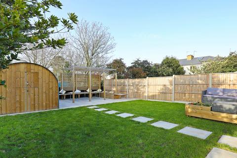 38a Beech Gardens, London, W5 4AH