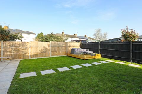 38a Beech Gardens, London, W5 4AH