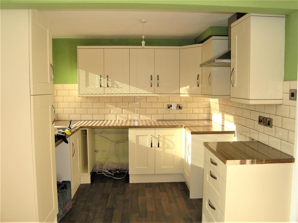 Wilkins Road, Bridgwater, Somerset, TA6 3 bed terraced house £210,000