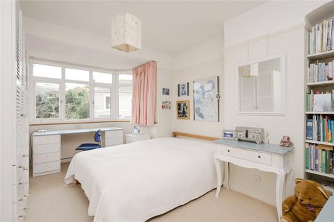 35 Grove Crescent, Kingston Upon Thames, KT1 2DG