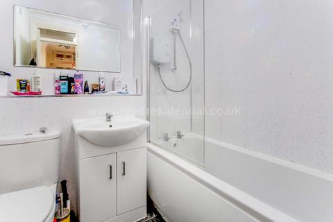 1 bedroom flat for sale - Roots Hall Drive, Southend On Sea