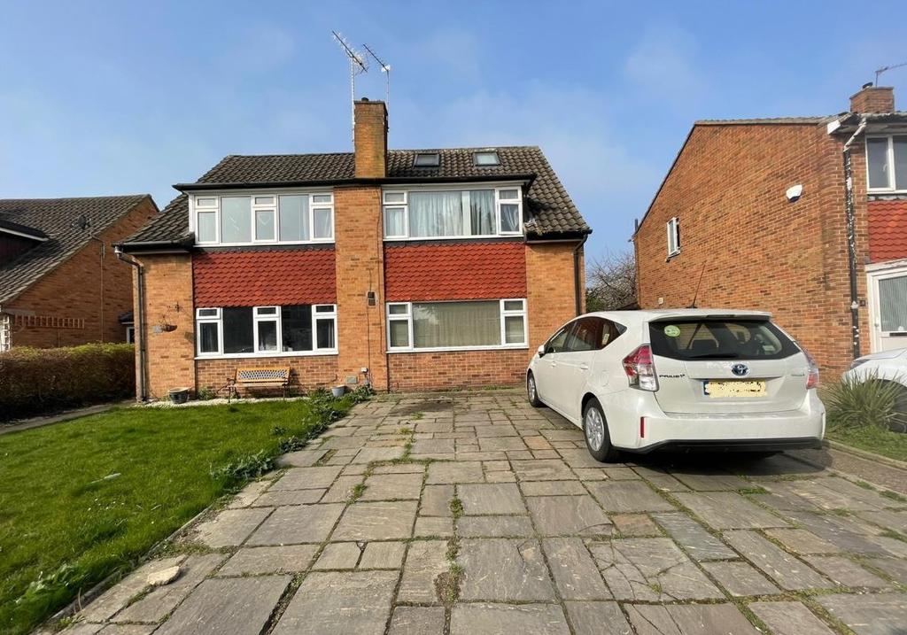 3 Ashdale Close, Twickenham... 6 bed semidetached house £435,000