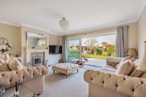 14 Dukes Way, West Wickham, BR4 9AU