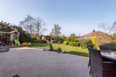 14 Dukes Way, West Wickham, BR4 9AU