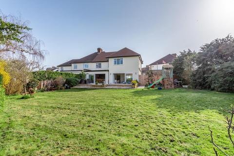 14 Dukes Way, West Wickham, BR4 9AU