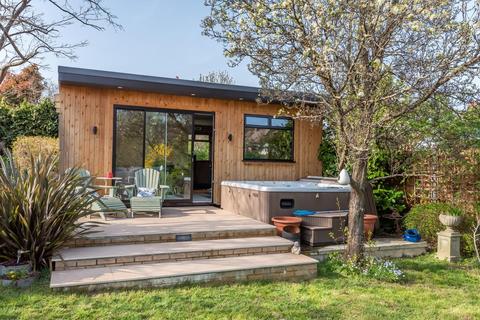 14 Dukes Way, West Wickham, BR4 9AU