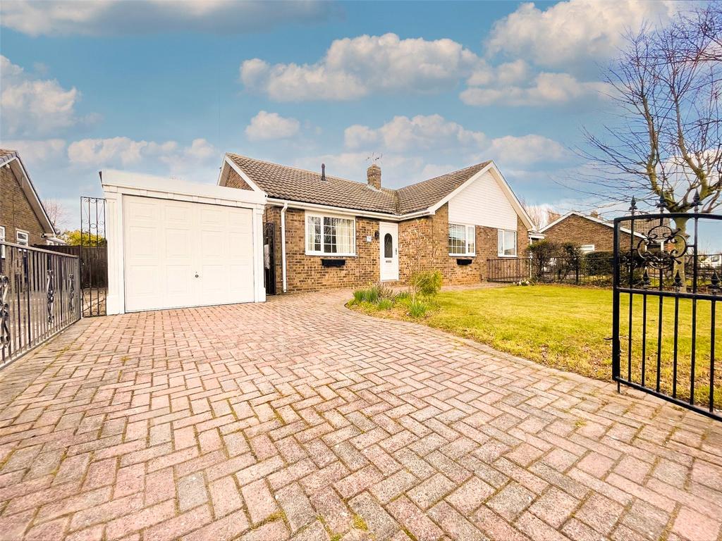 Broadway, Grimsby, NE Lincolnshire, DN34 3 bed bungalow £175,000