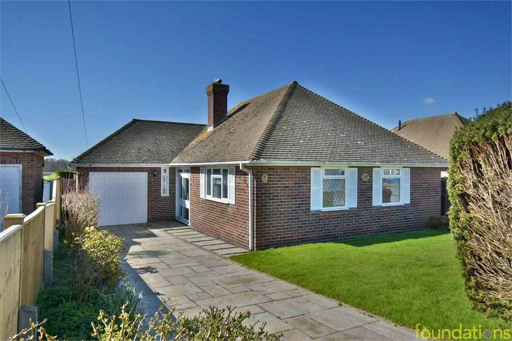 St Peters Crescent, BEXHILLONSEA, TN40 2 bed detached bungalow for