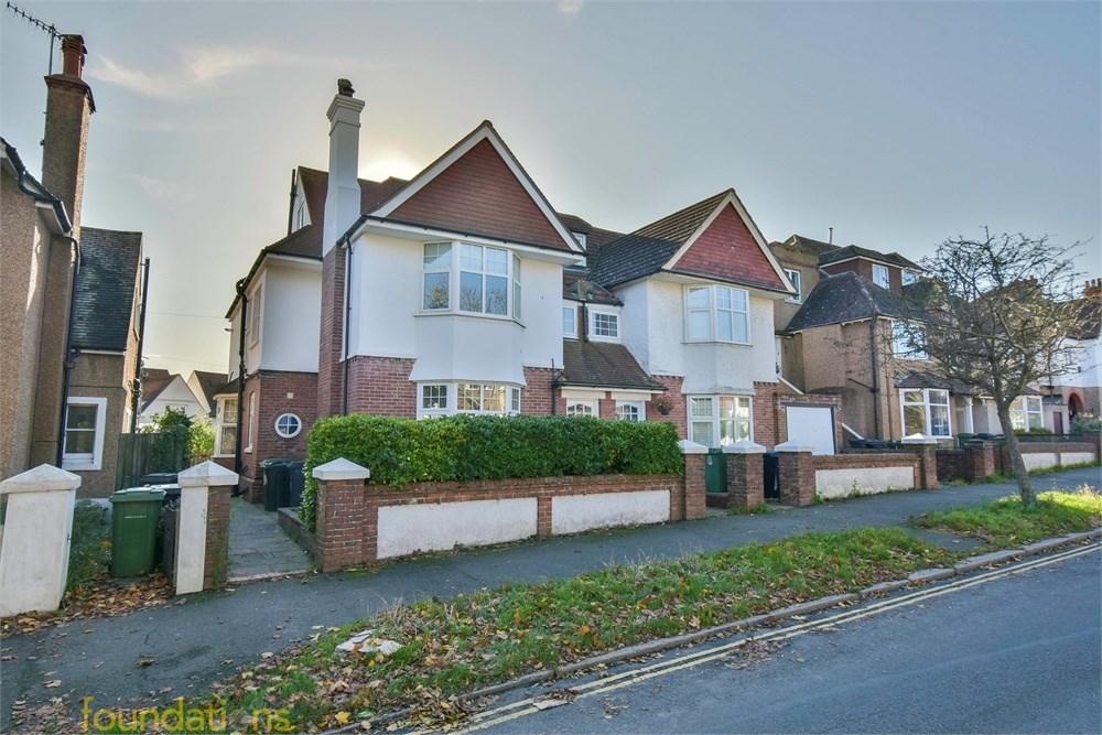 Collington Avenue, Bexhill on Sea, TN39 2 bed ground floor flat £299,500