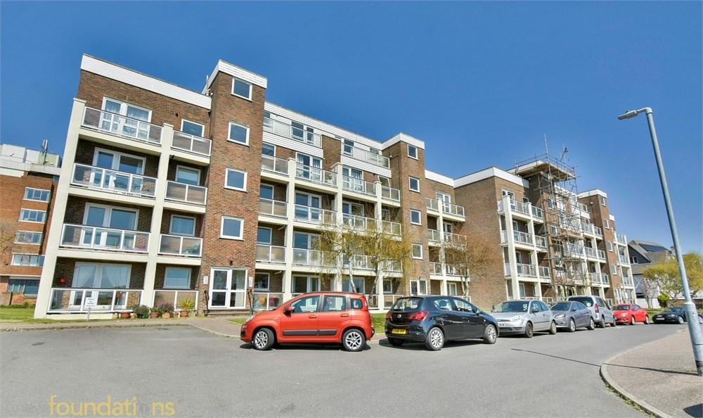 Harewood Close, Bexhill on Sea, TN39 2 bed ground floor flat £199,000