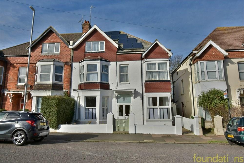 Wickham Avenue, BEXHILLONSEA, TN39 7 bed semidetached house £625,000
