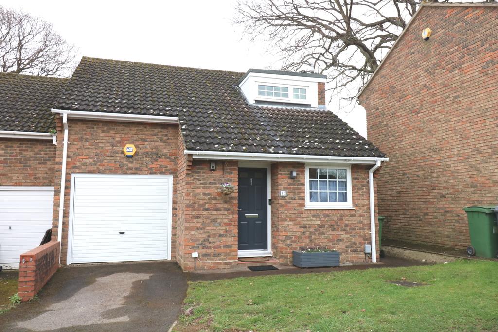 Chase, Tilehurst 2 bed terraced house £1,400 pcm (£323 pw)