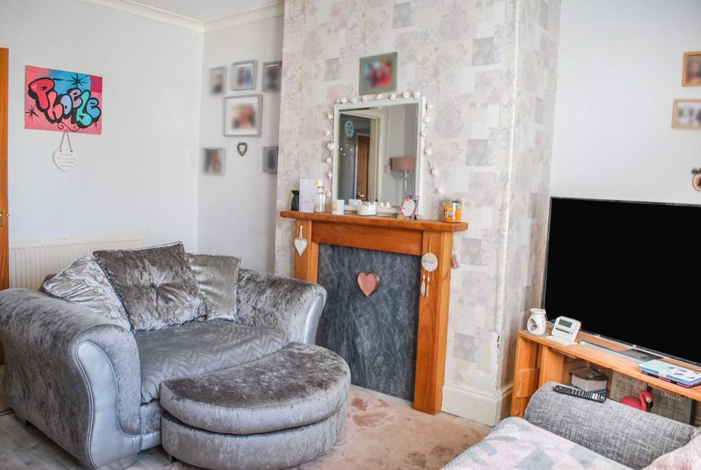Hartford Crescent, Bedlington, Northumberland, NE22 6JB 2 bed semi