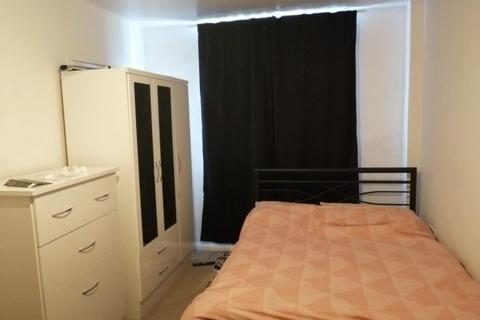 2 bedroom flat to rent, Boscobel Crescent
