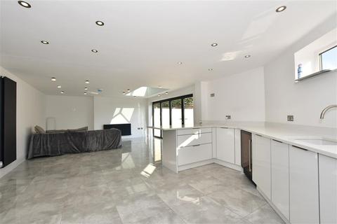 52 Chantry Way, Billericay, CM11 2AP