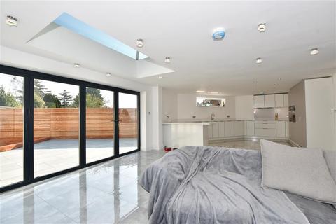 52 Chantry Way, Billericay, CM11 2AP