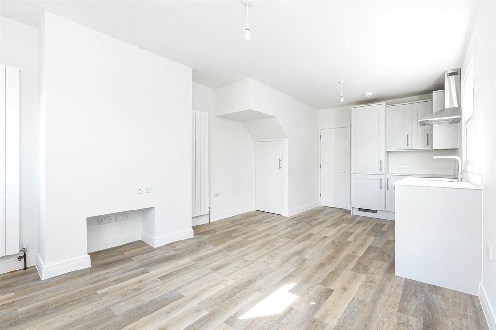 Bickley Street, Tooting, London, SW17 2 bed apartment £2,200 pcm (£