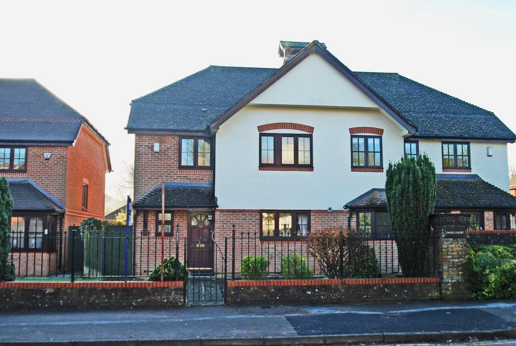 Gregories Road, Beaconsfield, Buckinghamshire, HP9 3 bed semidetached