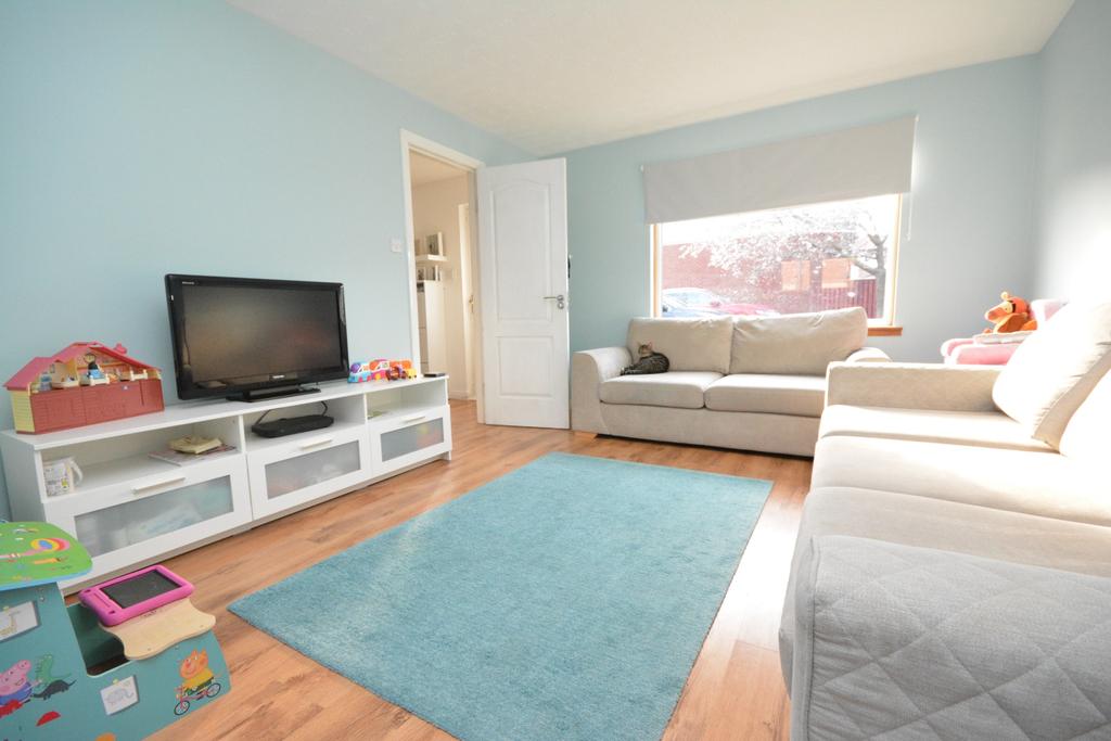 Ard Court, Grangemouth... 3 bed semidetached villa £128,000