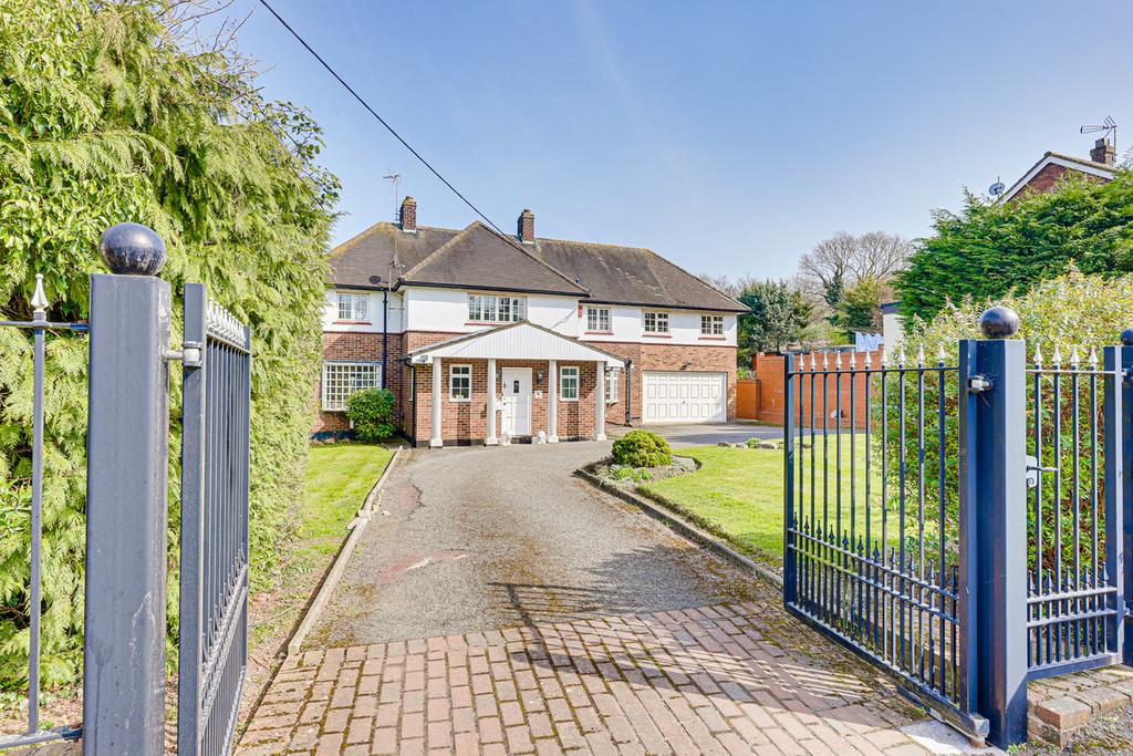 Mortimer Road, Rayleigh, SS6 4 bed detached house for sale £700,000