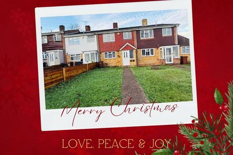 3 bedroom terraced house to rent, Burnham Walk, Rainham