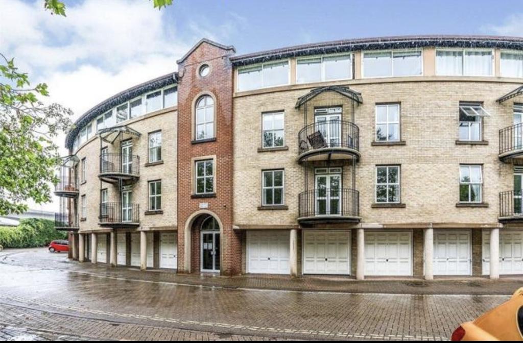 Alcantara Crescent, Southampton SO14 2 bed apartment £1,100 pcm (£254 pw)